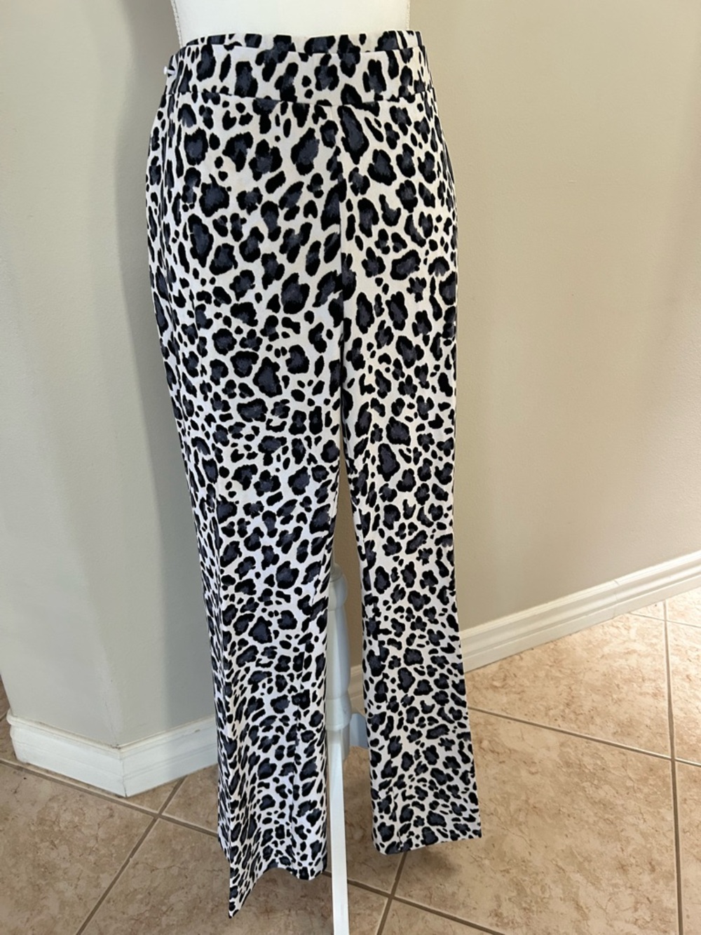 Imán Animal Print Pants - Picture 3 of 9